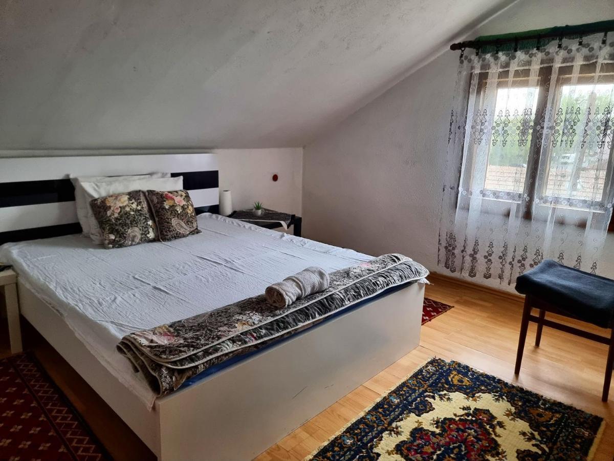 Guesthouse Sobi-Rooms Gradsko Luaran gambar