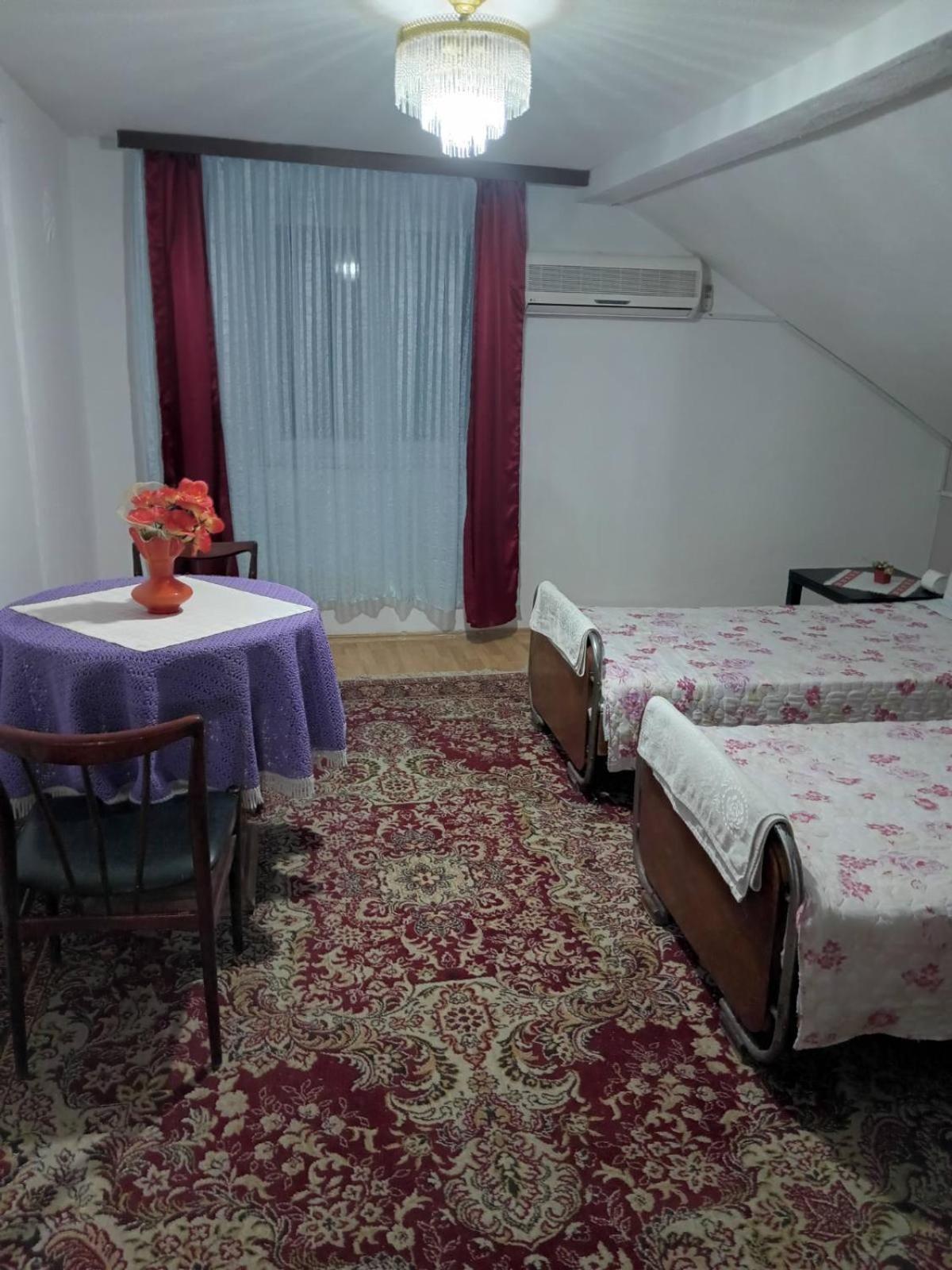Guesthouse Sobi-Rooms Gradsko Luaran gambar