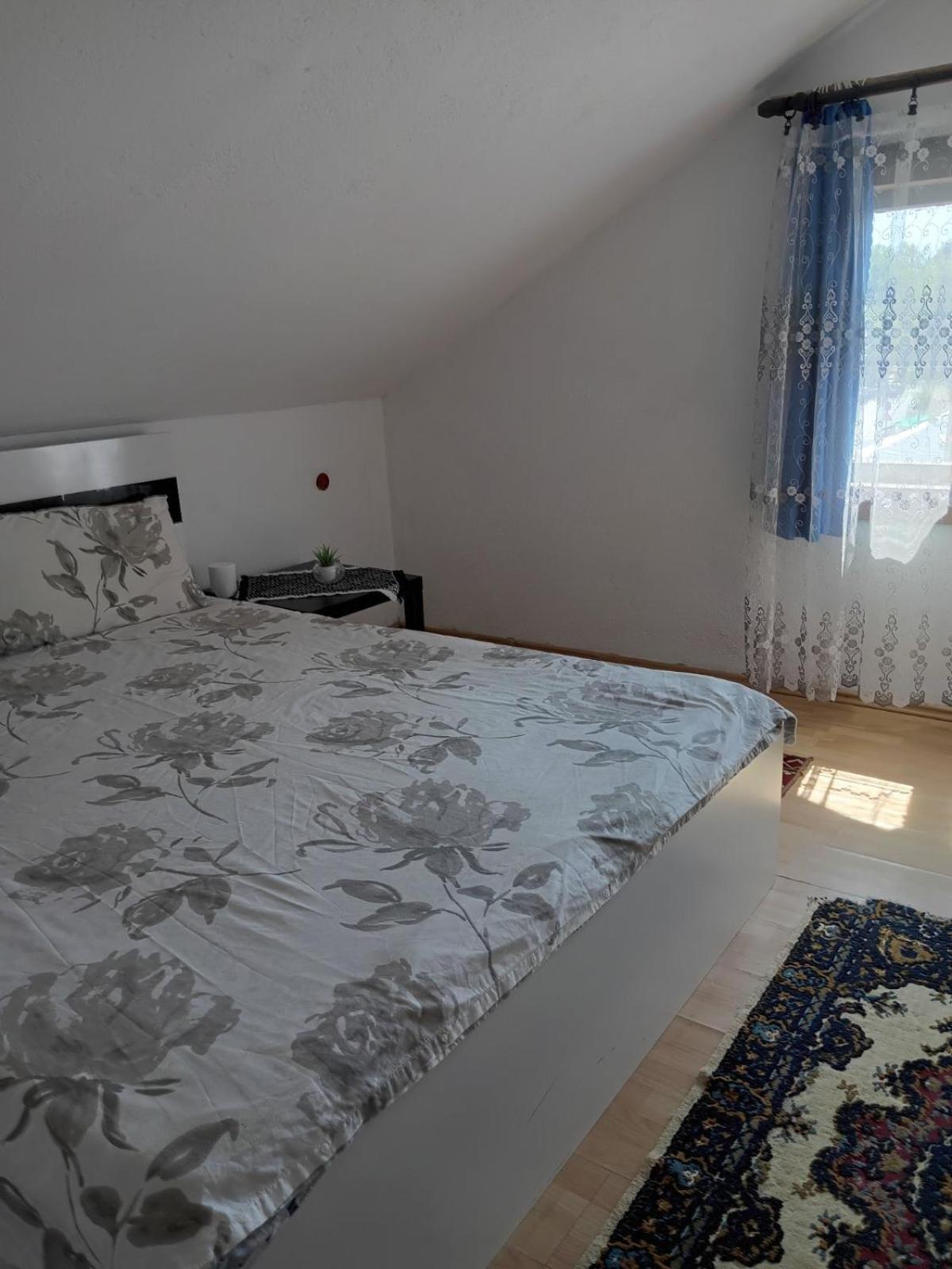 Guesthouse Sobi-Rooms Gradsko Luaran gambar