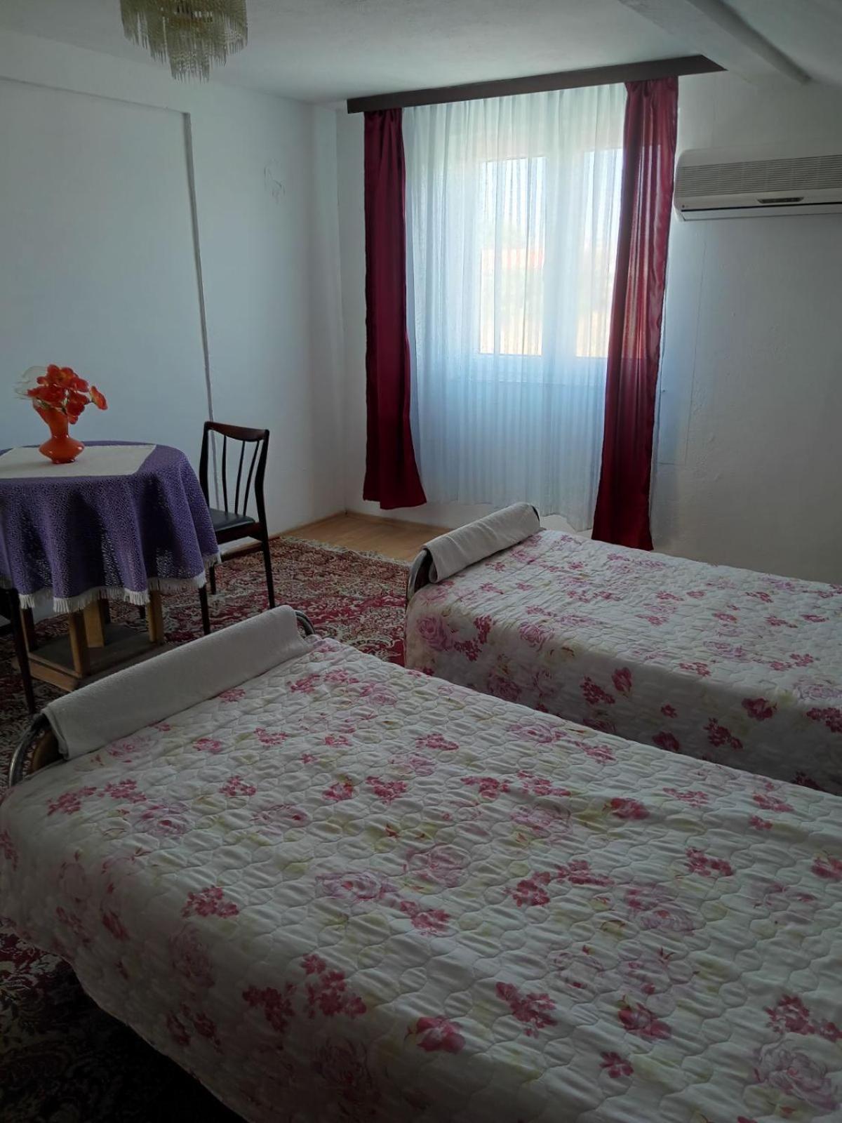 Guesthouse Sobi-Rooms Gradsko Luaran gambar